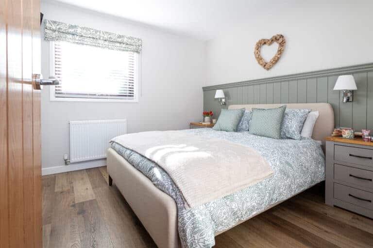 Master bedroom at Sandmartin Lodge