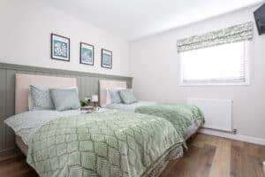 Twin bedroom at Sandmartin Lodge
