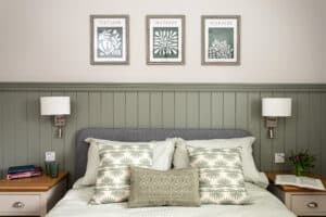 King size bed in the master bedroom at Keer Lodge
