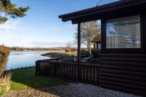 Sandmartin Lodge right on the edge of the lake