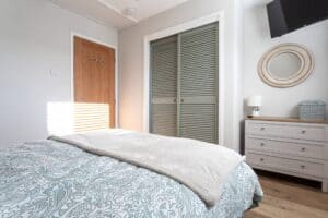 Double bedroom at Sandmartin Lodge