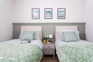 Twin bedroom at Sandmartin Lodge