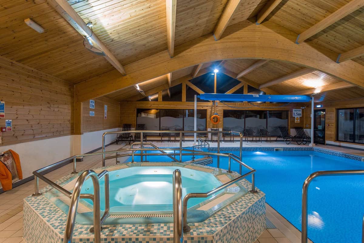 Resort pool, sauna, steam room and jacuzzi