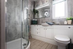 Bathroom with walk-in shower at Keer Lodge