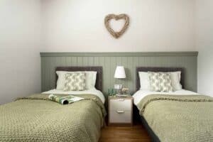 Twin beds in the second bedroom at Keer Lodge